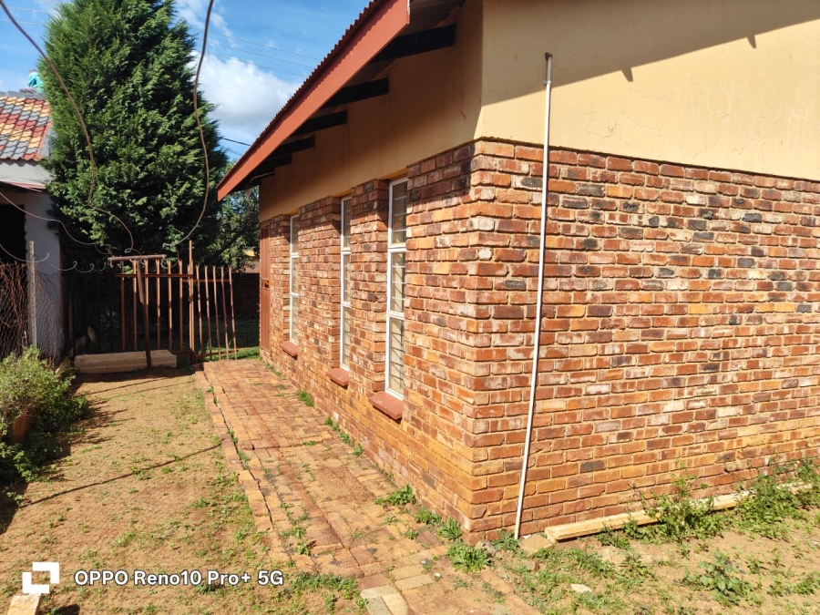 To Let 2 Bedroom Property for Rent in Promosa North West